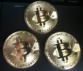 3 bitcoin_vergoldet_klein